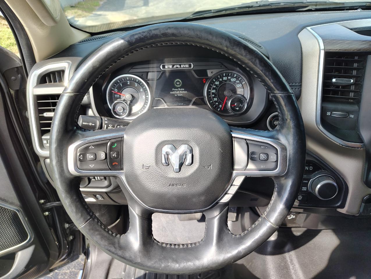 RAM 1500 Laramie Quad Cab 4WD 2019