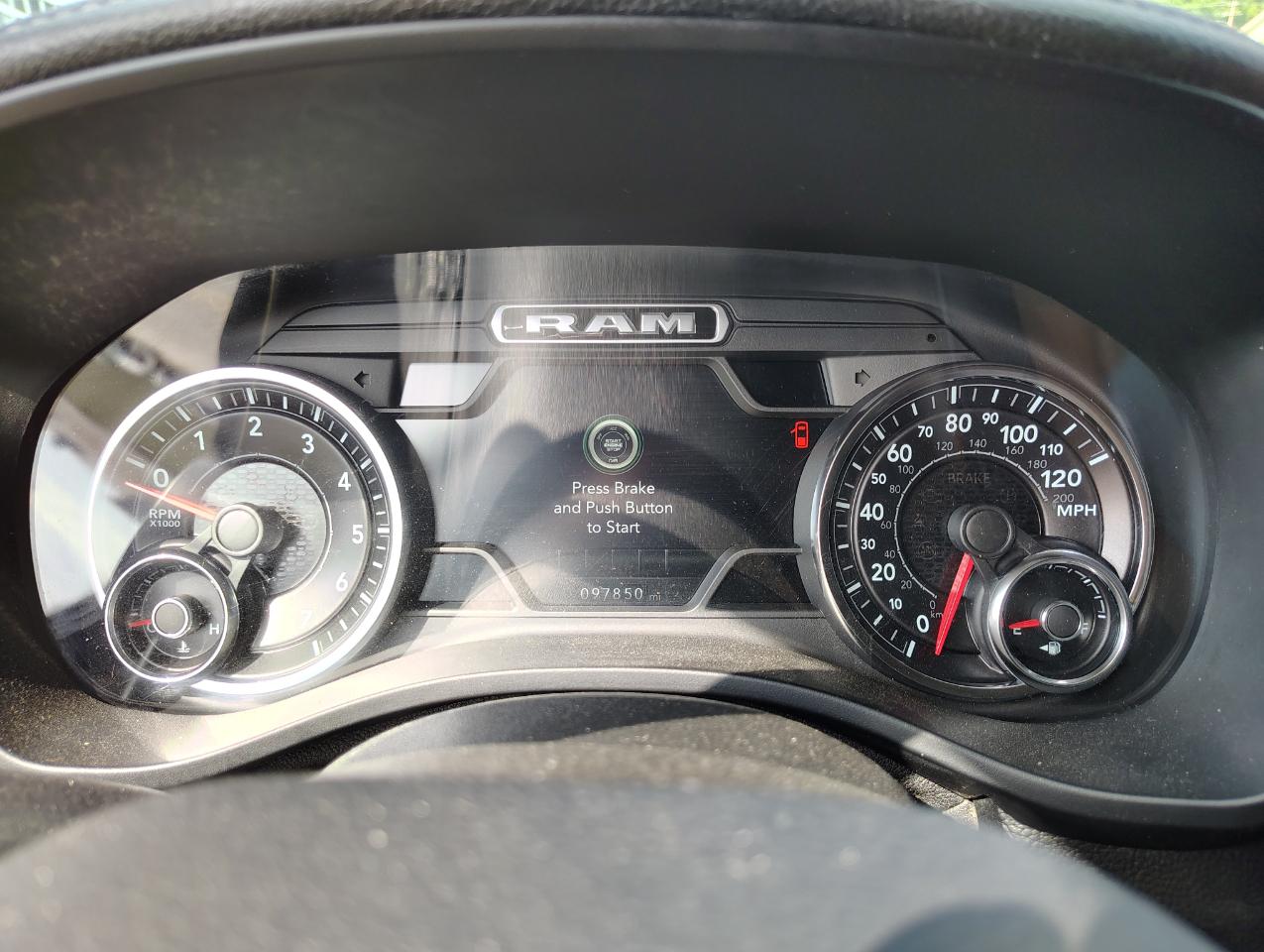 RAM 1500 Laramie Quad Cab 4WD 2019