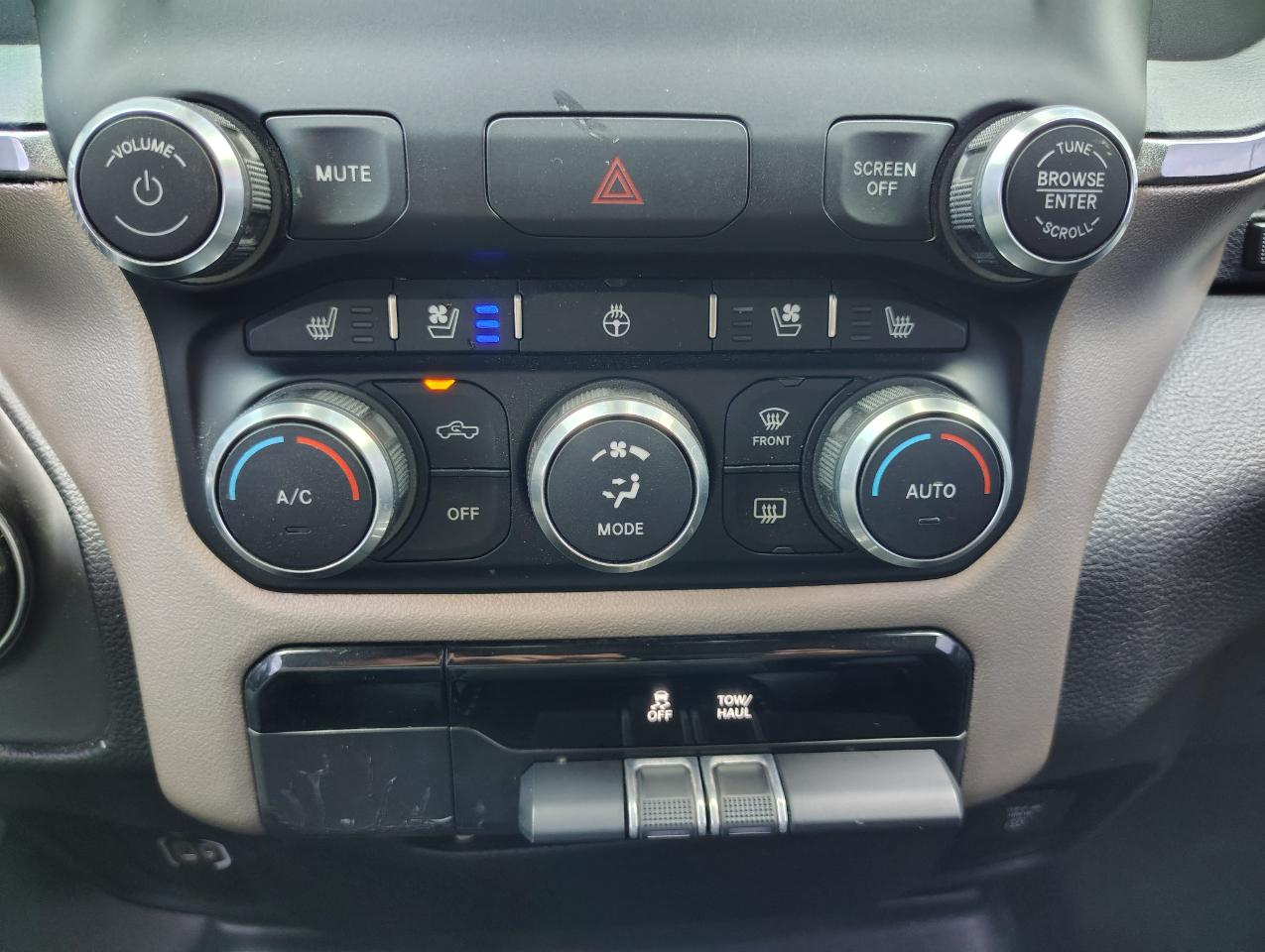 RAM 1500 Laramie Quad Cab 4WD 2019