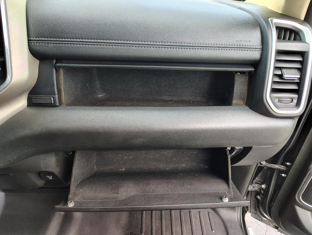 RAM 1500 Laramie Quad Cab 4WD 2019