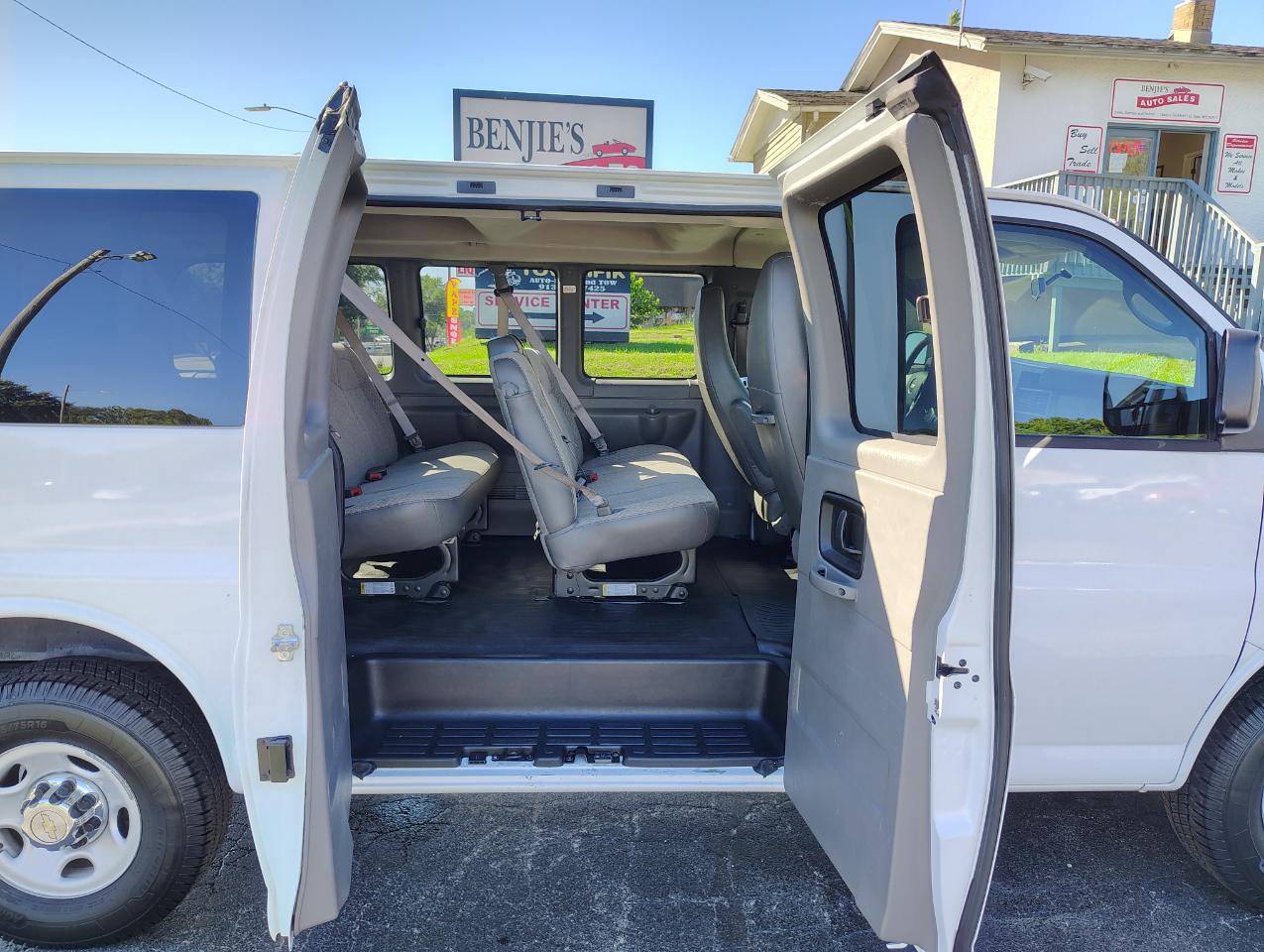 Chevrolet Express LS 2500 2013