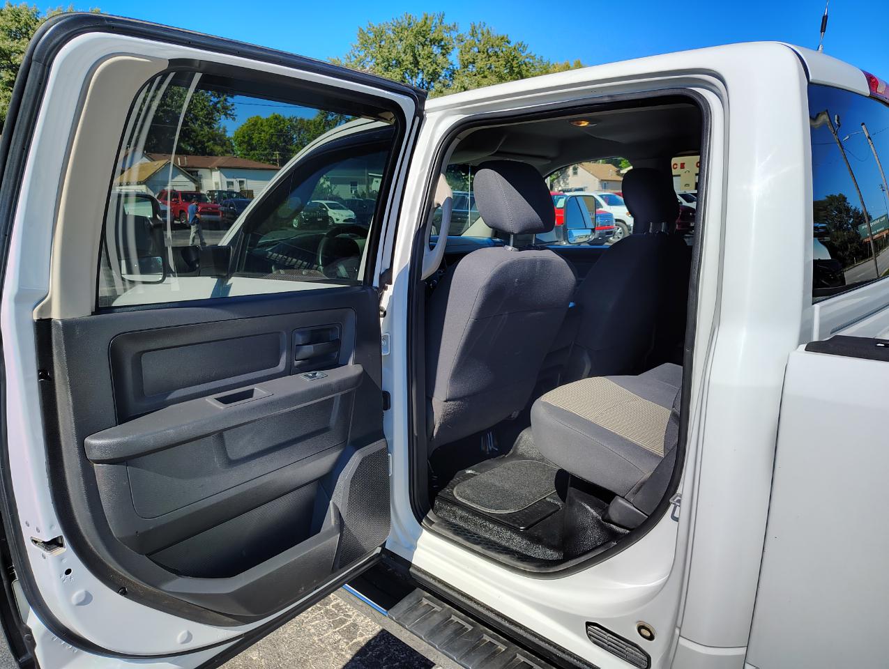 RAM 2500 Laramie Crew Cab LWB 4WD 2011