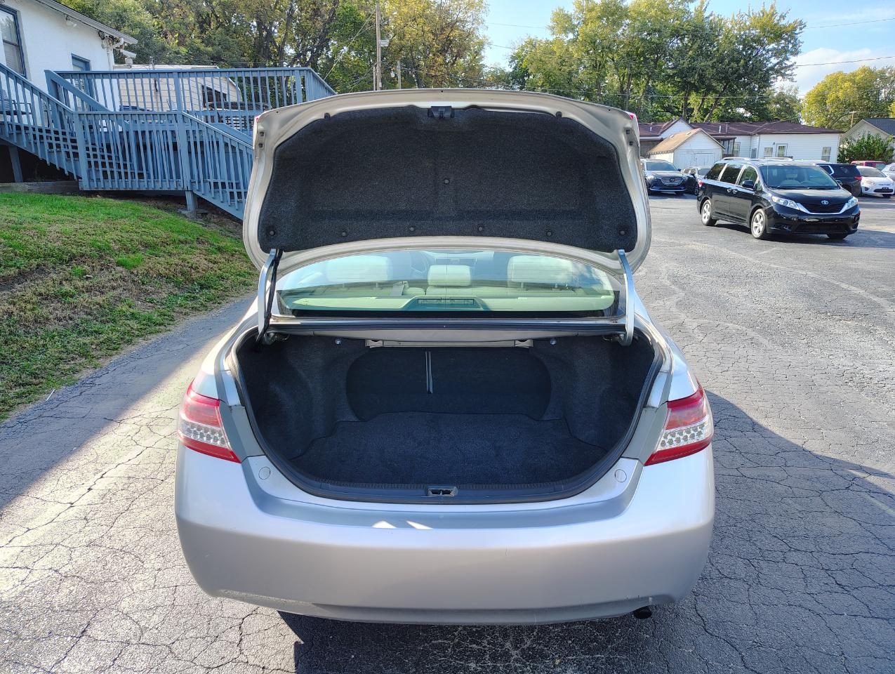 Toyota Camry Base 6-Spd AT 2011