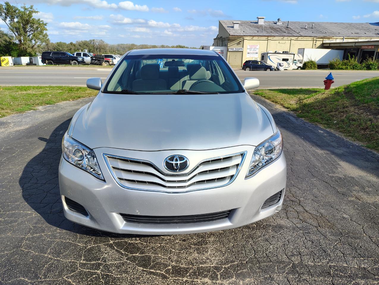 Toyota Camry Base 6-Spd AT 2011