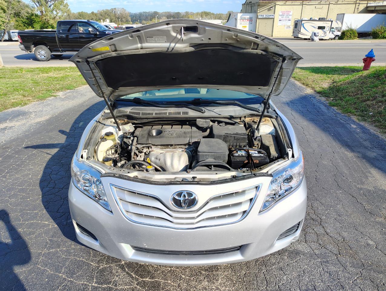 Toyota Camry Base 6-Spd AT 2011