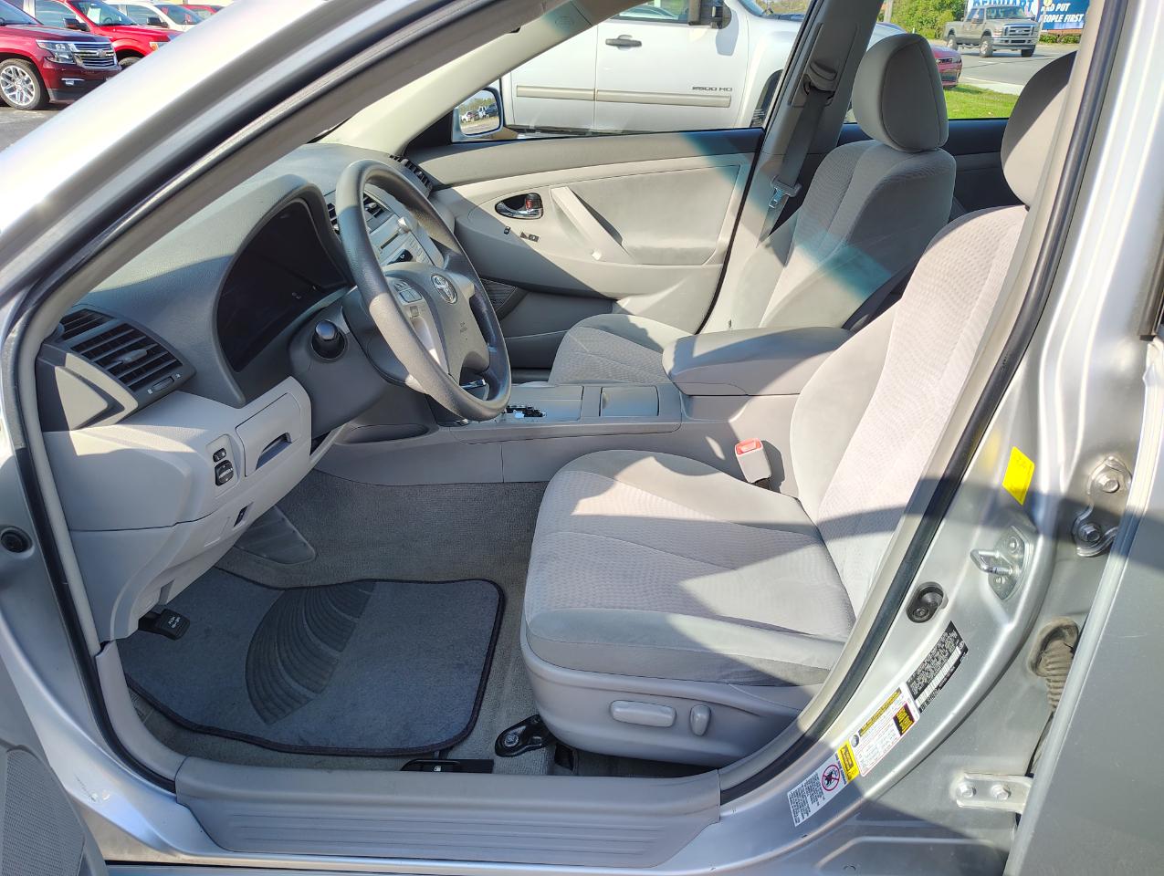 Toyota Camry Base 6-Spd AT 2011