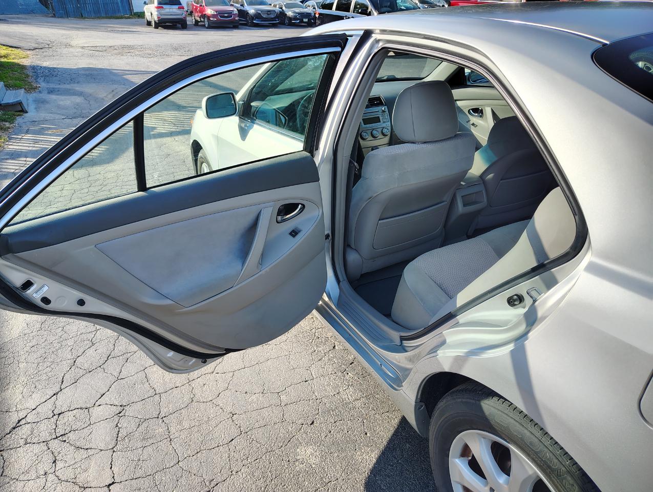 Toyota Camry Base 6-Spd AT 2011
