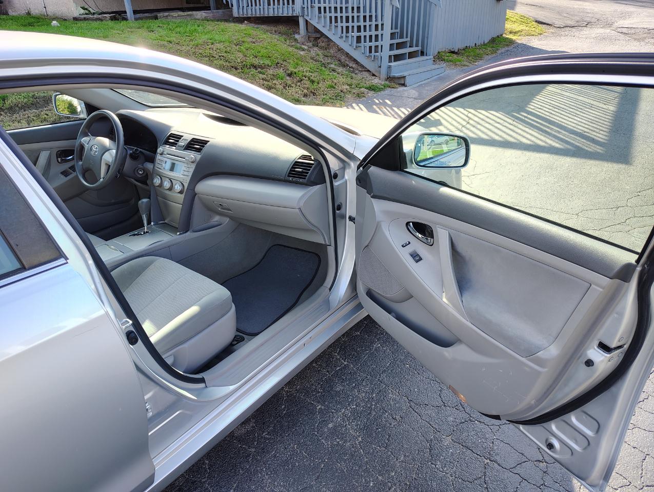 Toyota Camry Base 6-Spd AT 2011