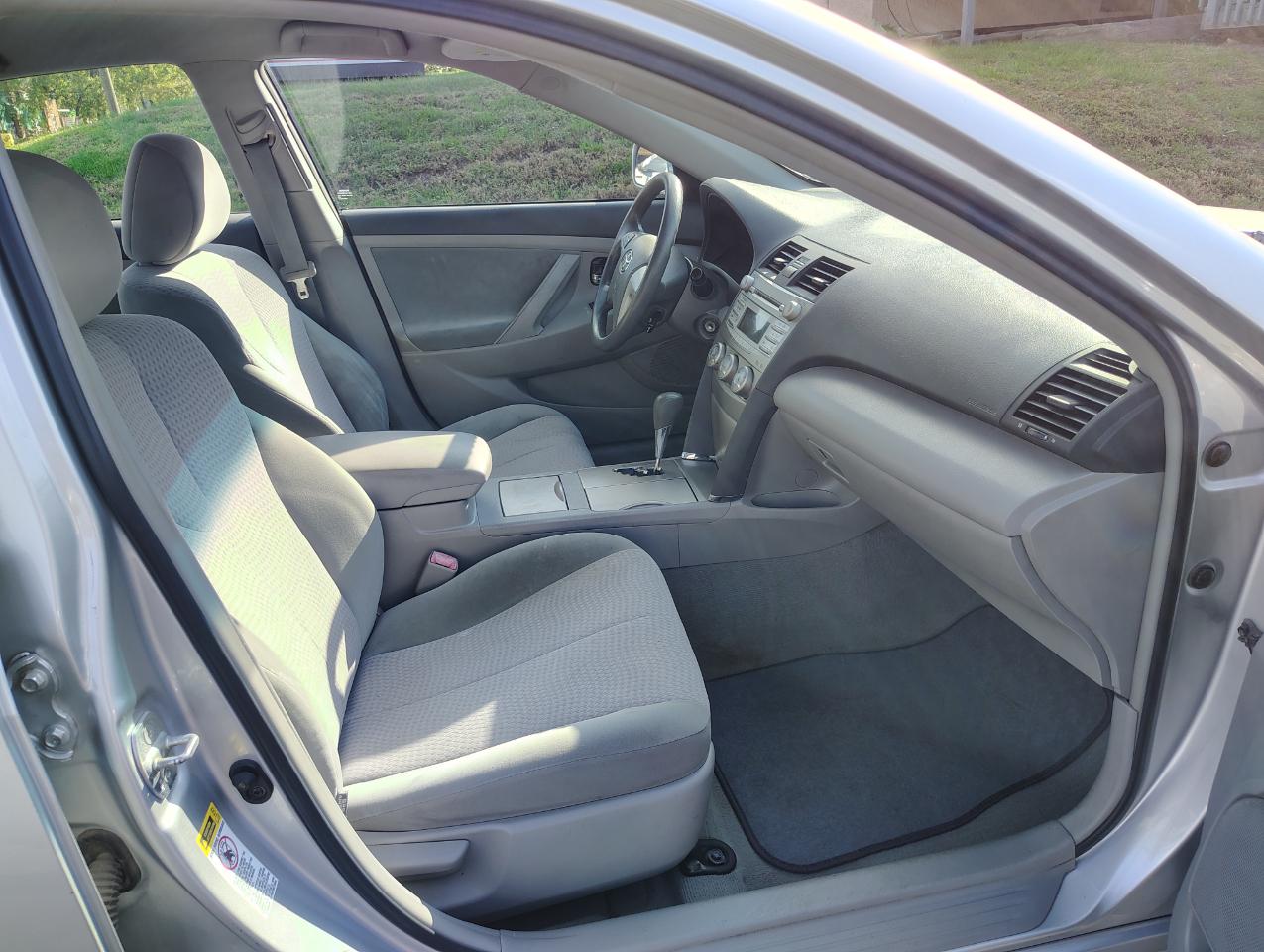 Toyota Camry Base 6-Spd AT 2011