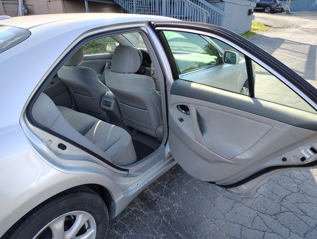 Toyota Camry Base 6-Spd AT 2011