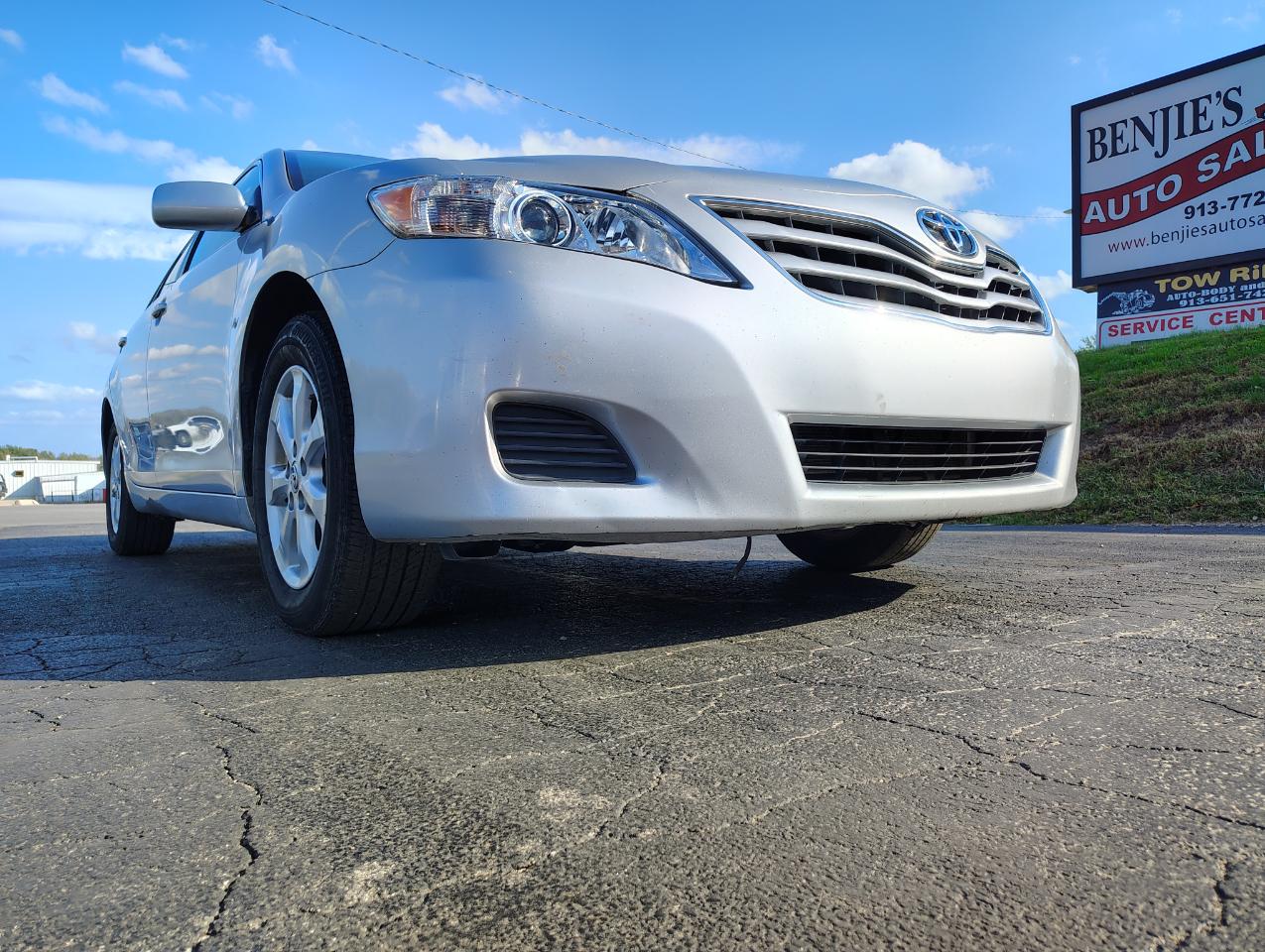 Toyota Camry Base 6-Spd AT 2011