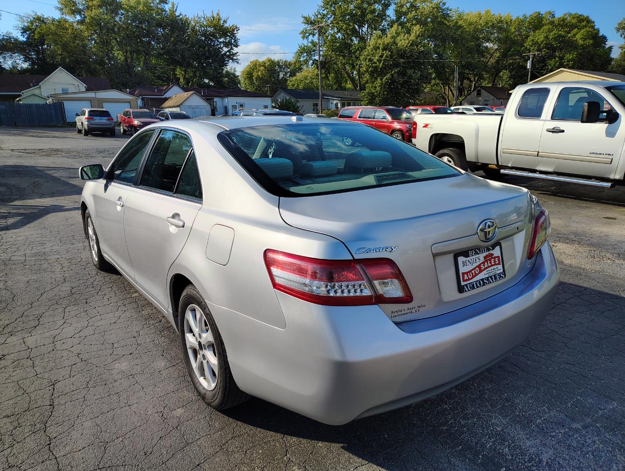 Toyota Camry Base 6-Spd AT 2011