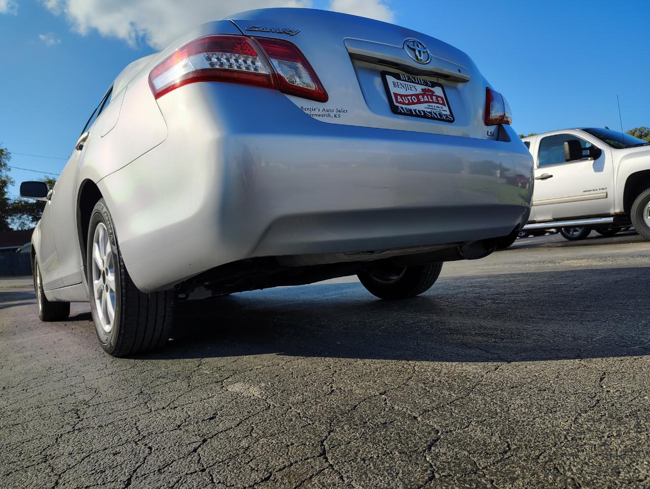 Toyota Camry Base 6-Spd AT 2011