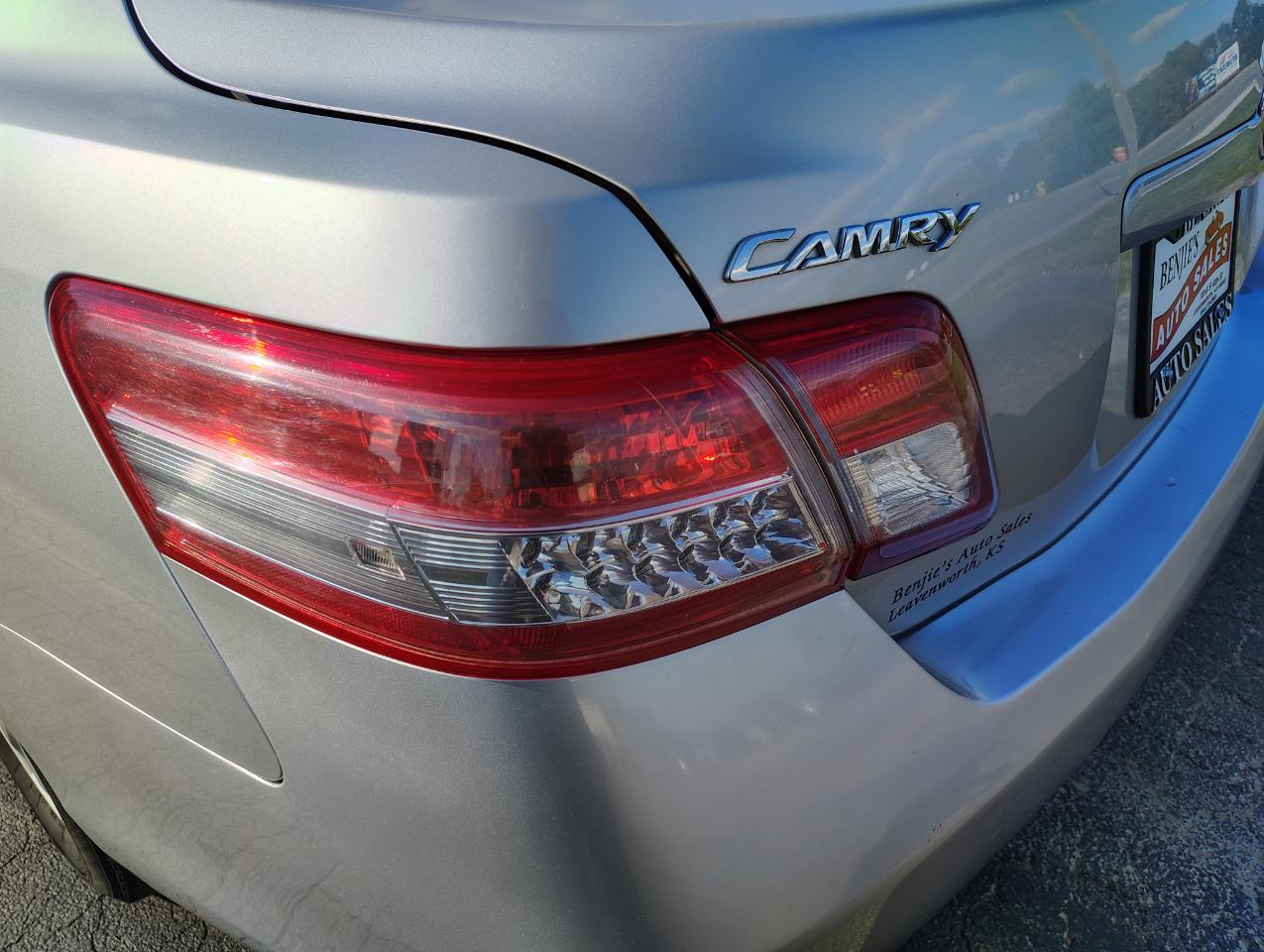 Toyota Camry Base 6-Spd AT 2011