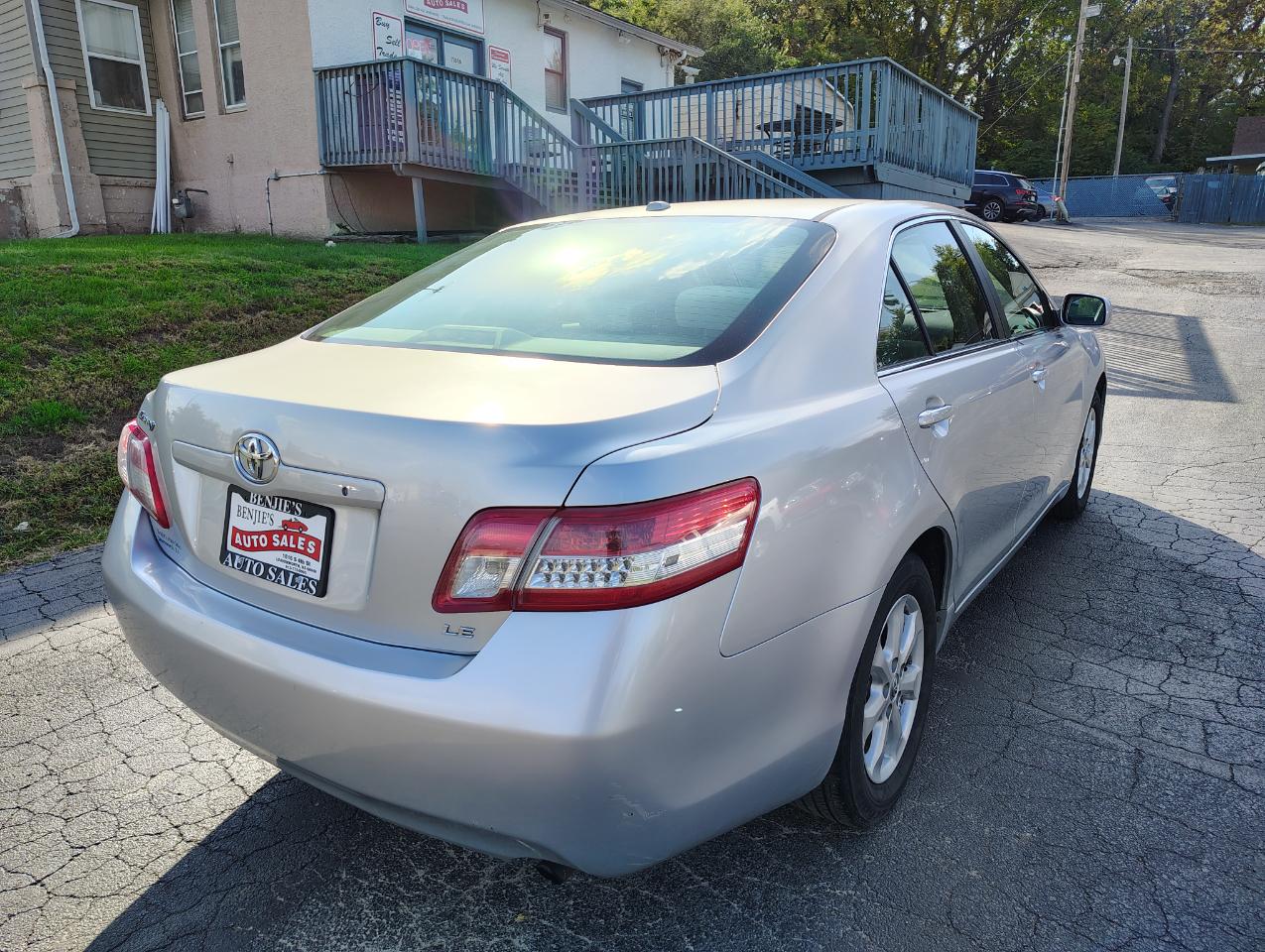 Toyota Camry Base 6-Spd AT 2011