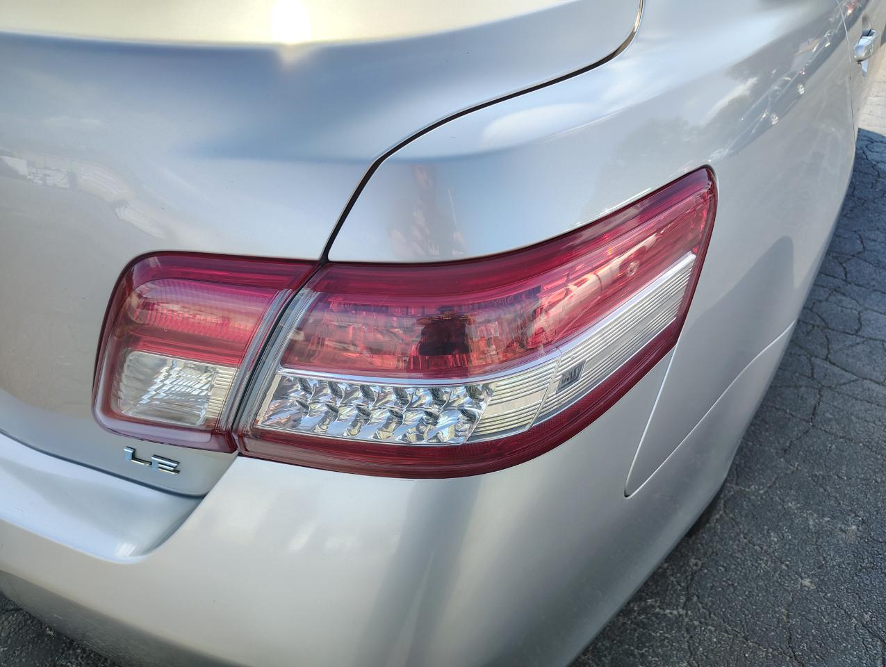 Toyota Camry Base 6-Spd AT 2011
