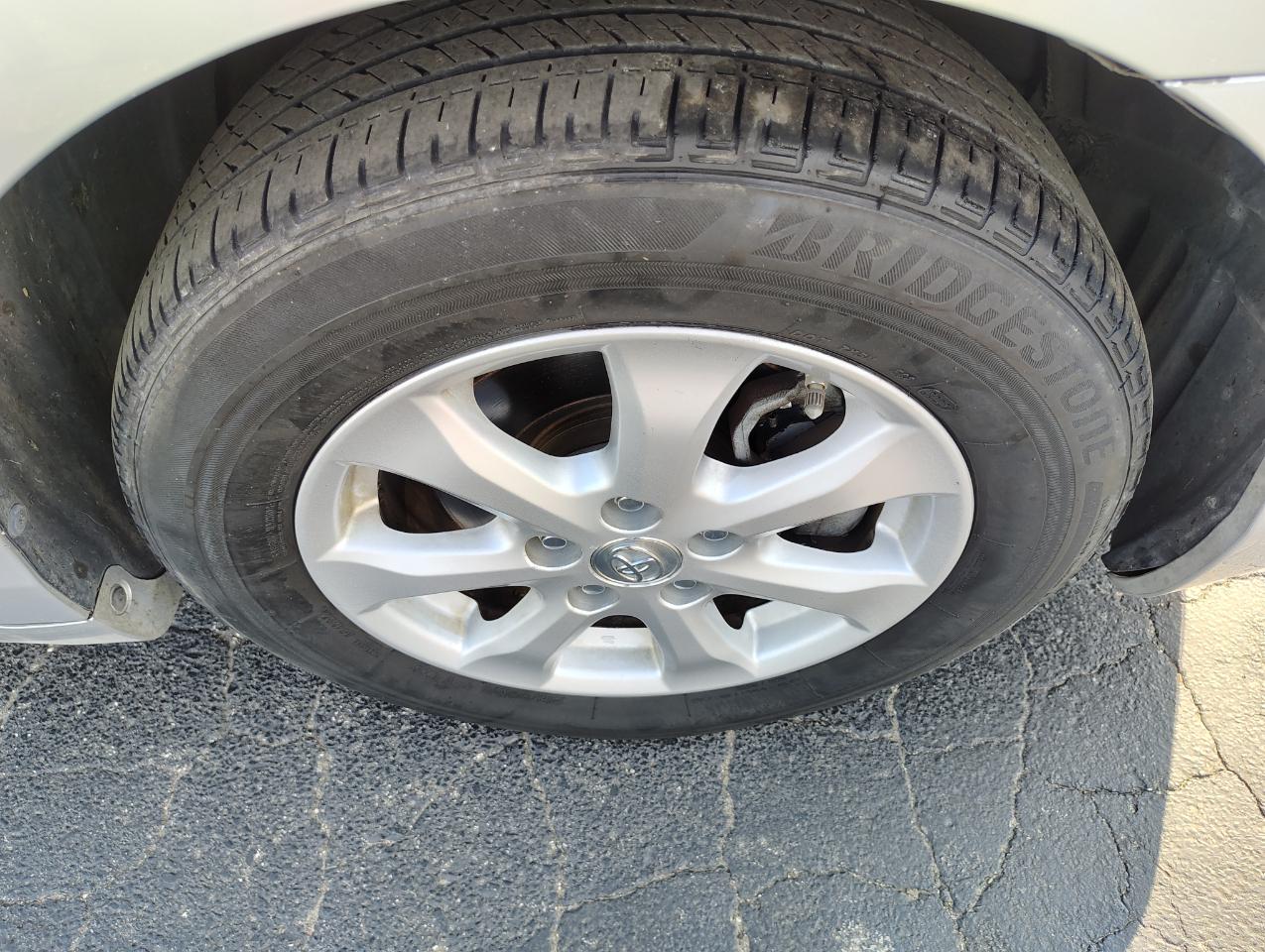 Toyota Camry Base 6-Spd AT 2011