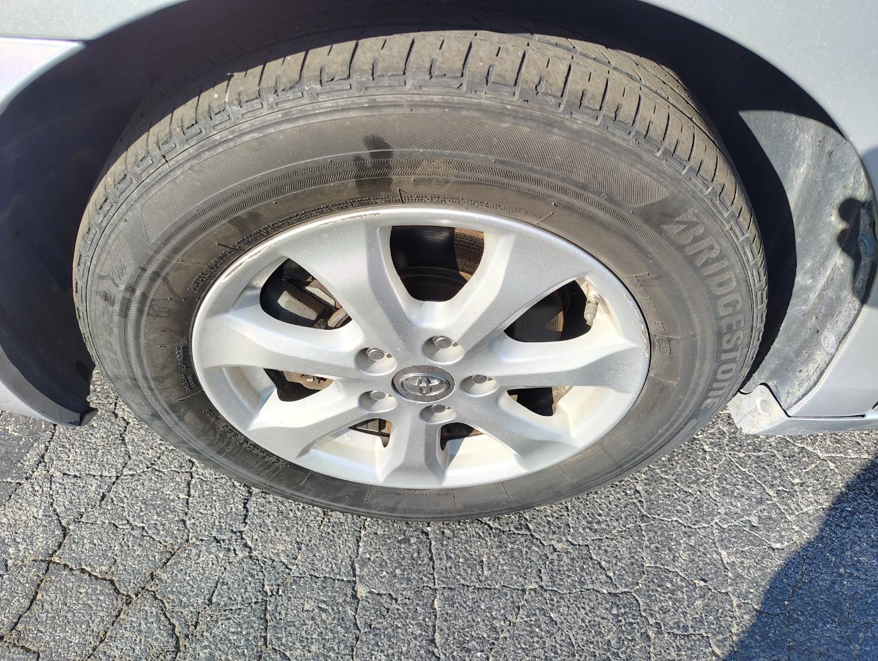 Toyota Camry Base 6-Spd AT 2011