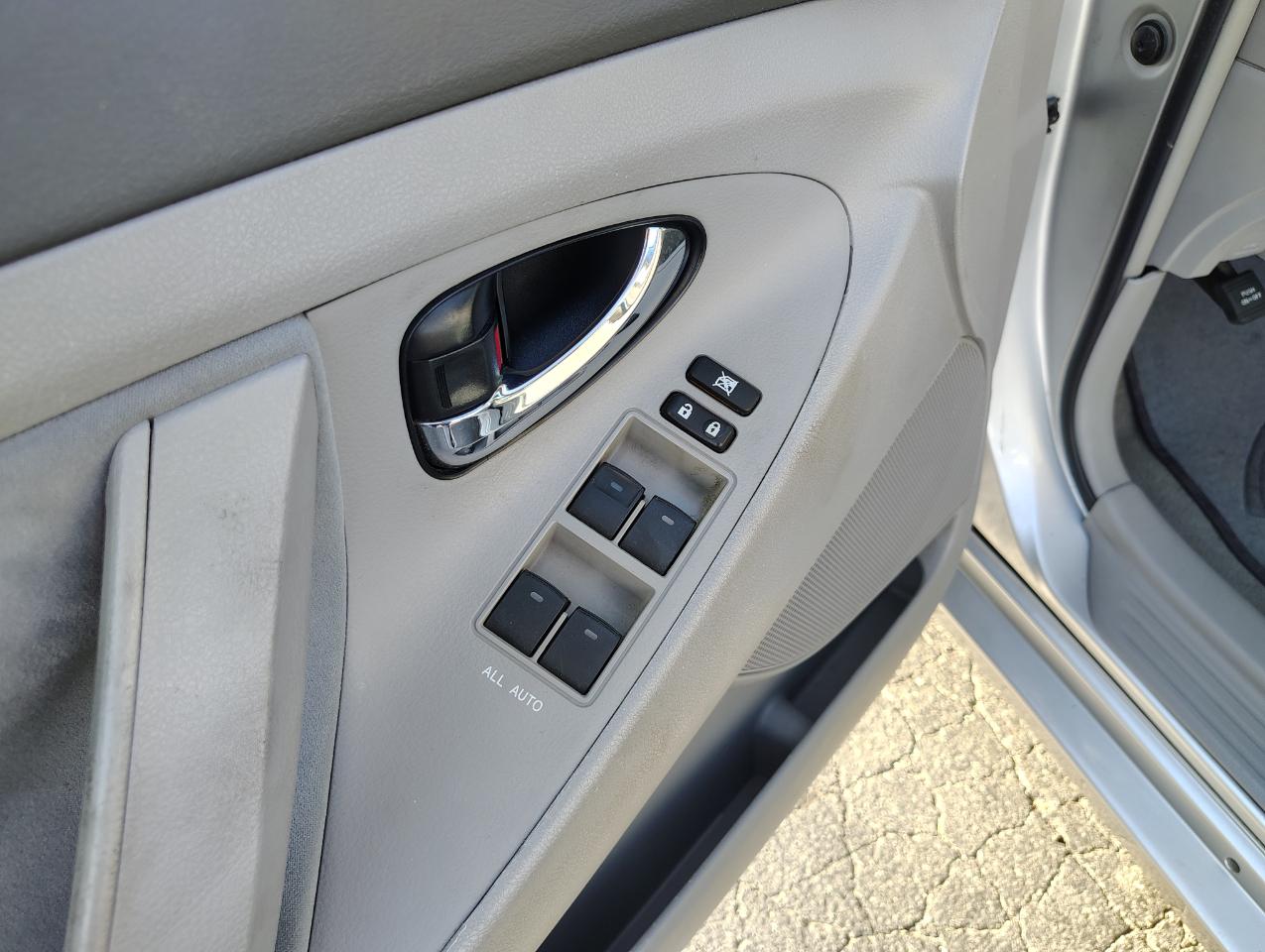 Toyota Camry Base 6-Spd AT 2011