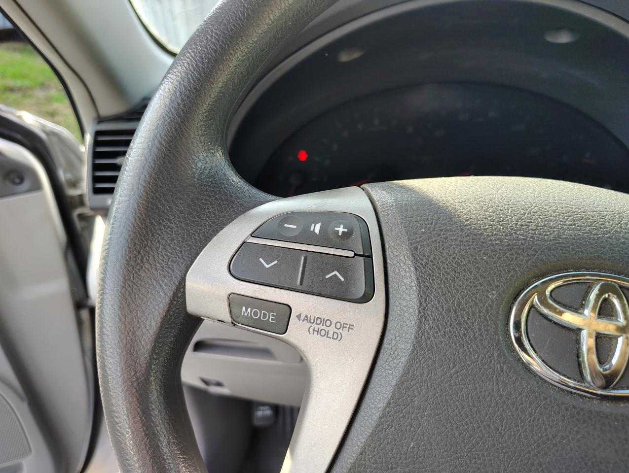 Toyota Camry Base 6-Spd AT 2011