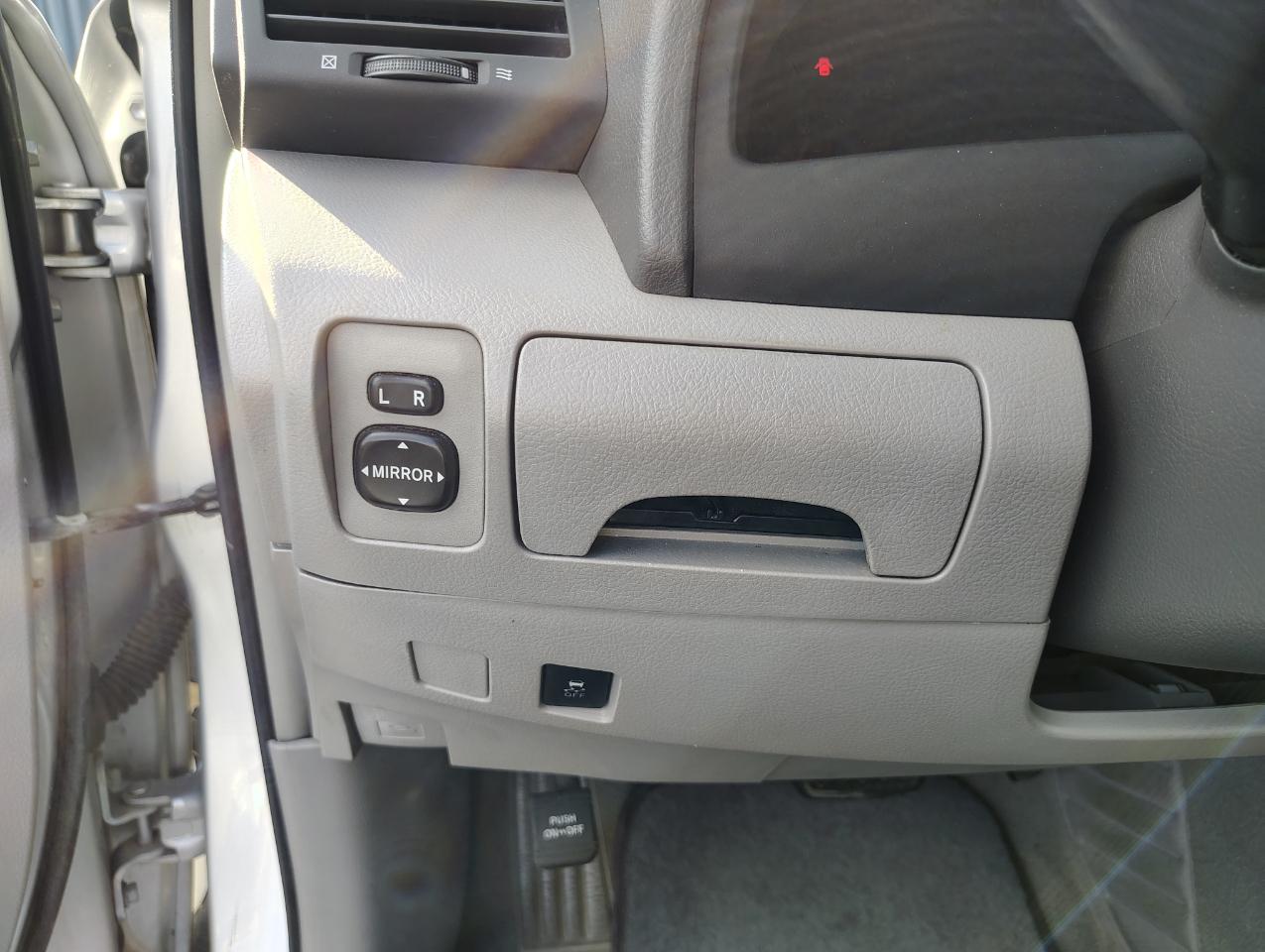 Toyota Camry Base 6-Spd AT 2011