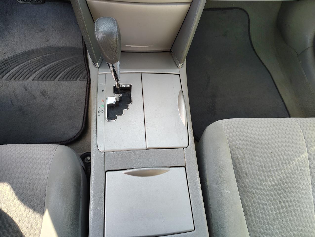 Toyota Camry Base 6-Spd AT 2011