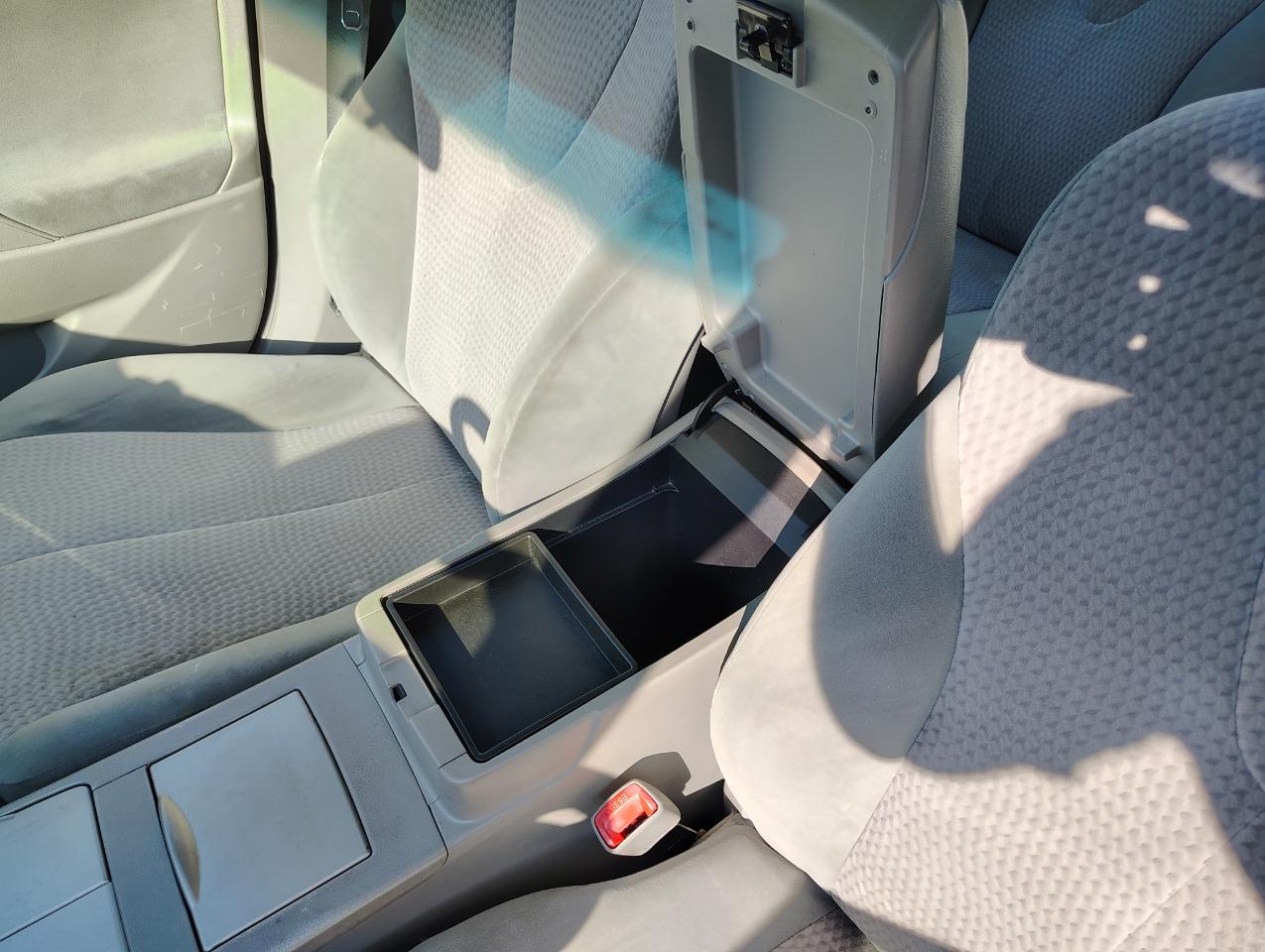 Toyota Camry Base 6-Spd AT 2011