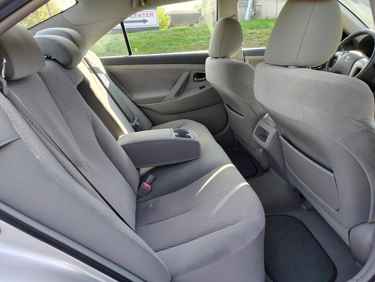 Toyota Camry Base 6-Spd AT 2011
