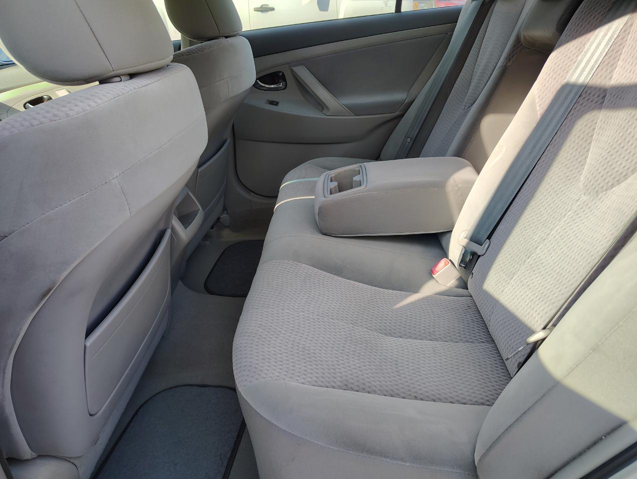 Toyota Camry Base 6-Spd AT 2011