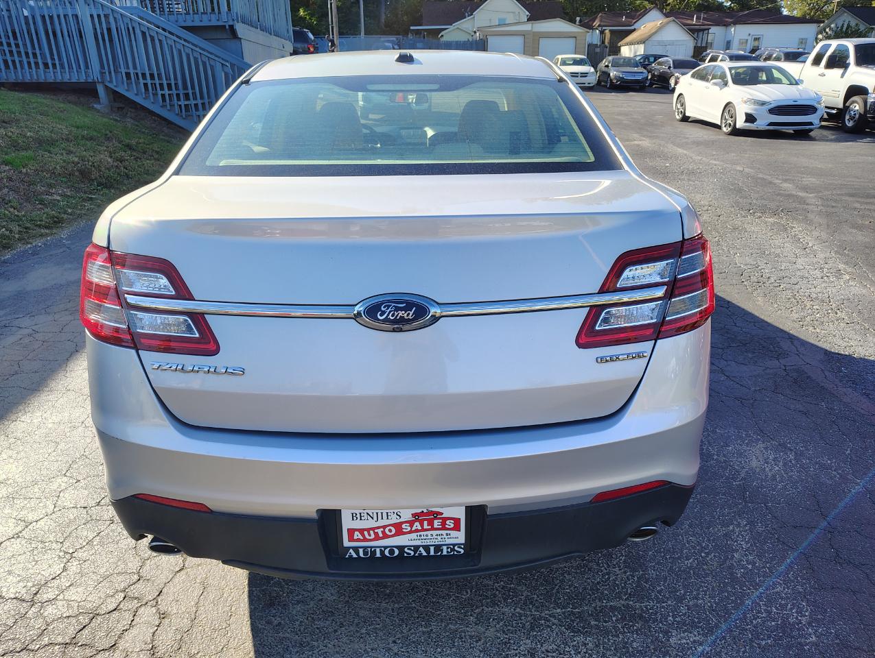 Ford Taurus SE FWD 2018