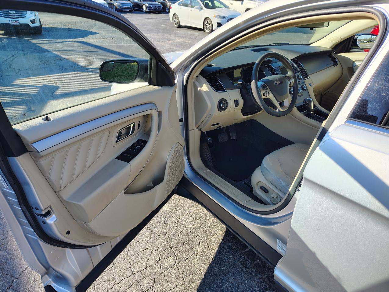Ford Taurus SE FWD 2018