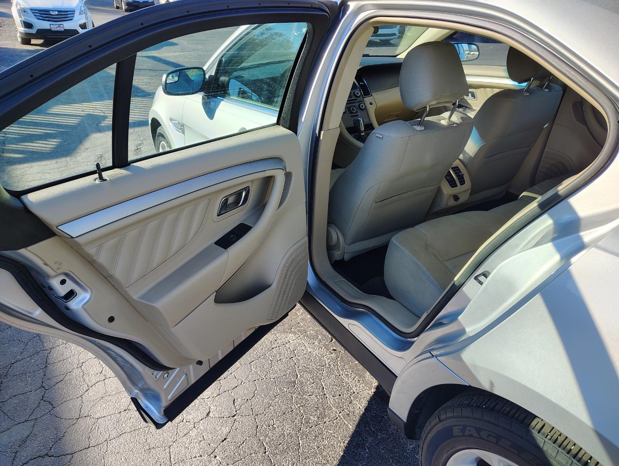 Ford Taurus SE FWD 2018