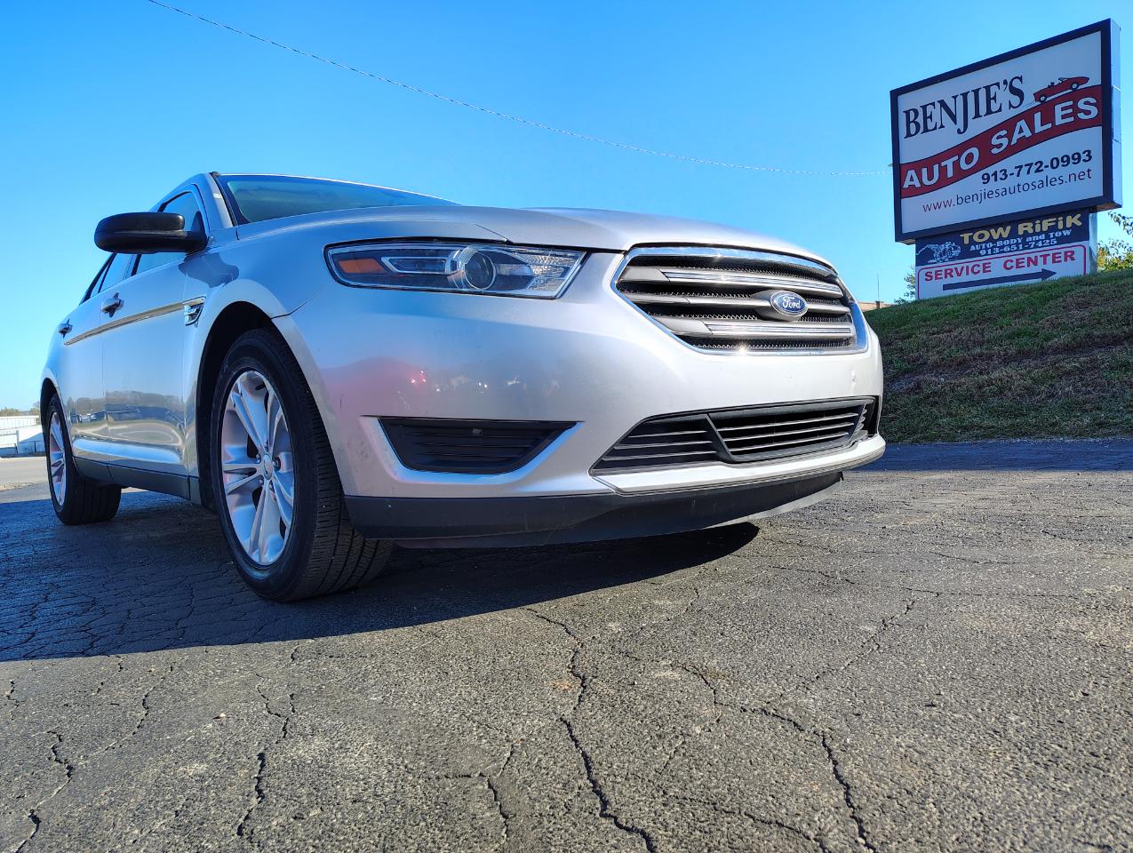 Ford Taurus SE FWD 2018
