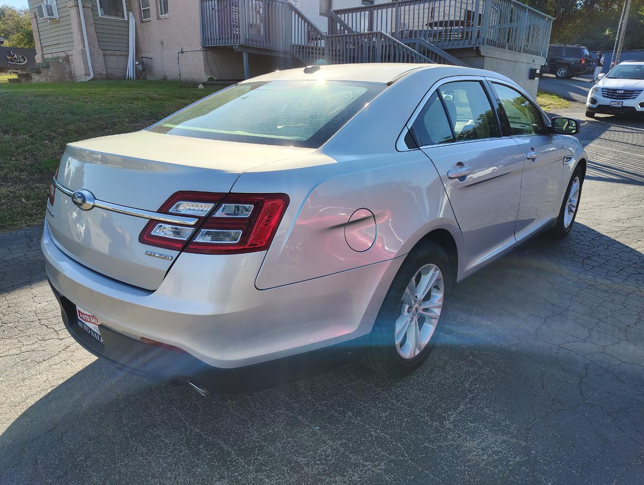 Ford Taurus SE FWD 2018