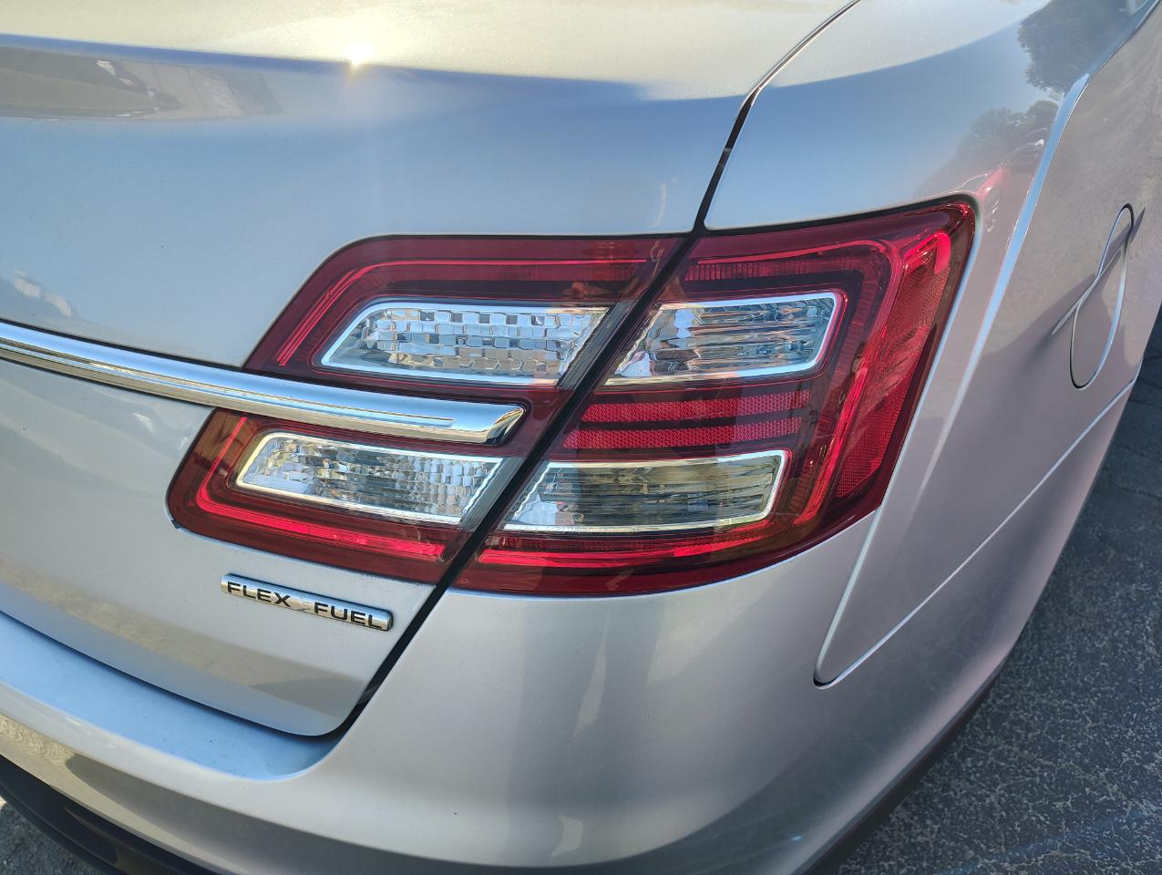 Ford Taurus SE FWD 2018