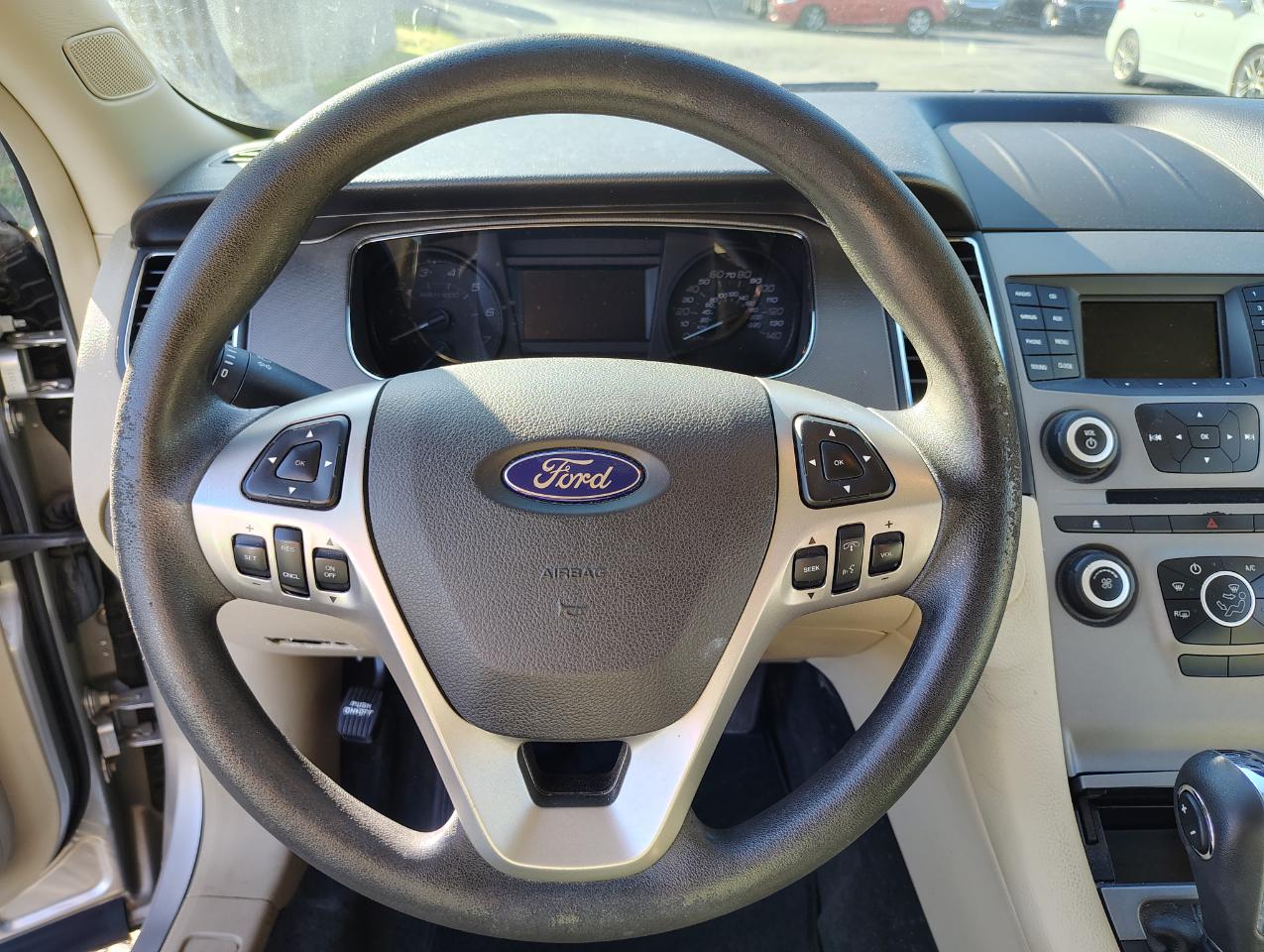 Ford Taurus SE FWD 2018