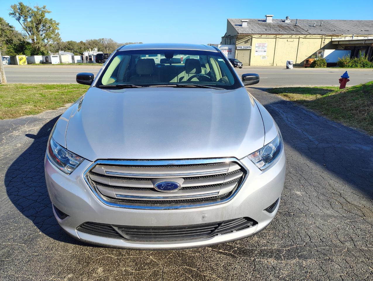 Ford Taurus SE FWD 2018