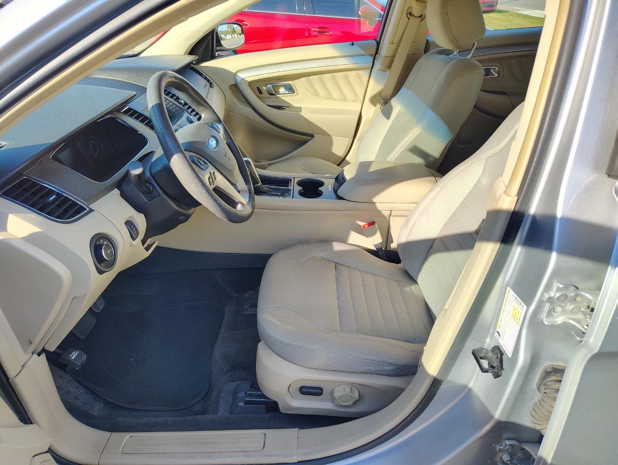 Ford Taurus SE FWD 2018