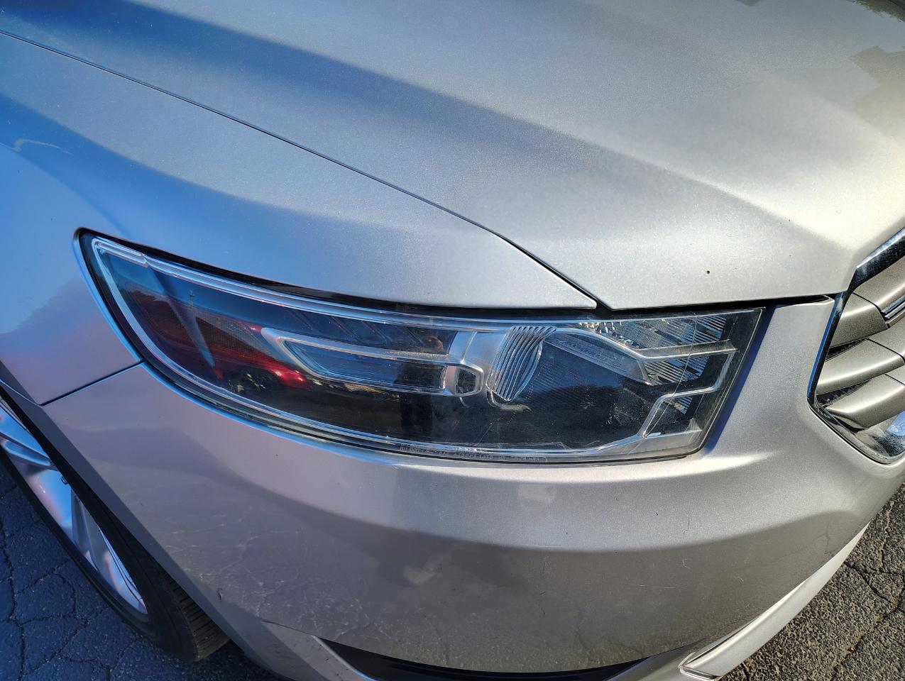 Ford Taurus SE FWD 2018