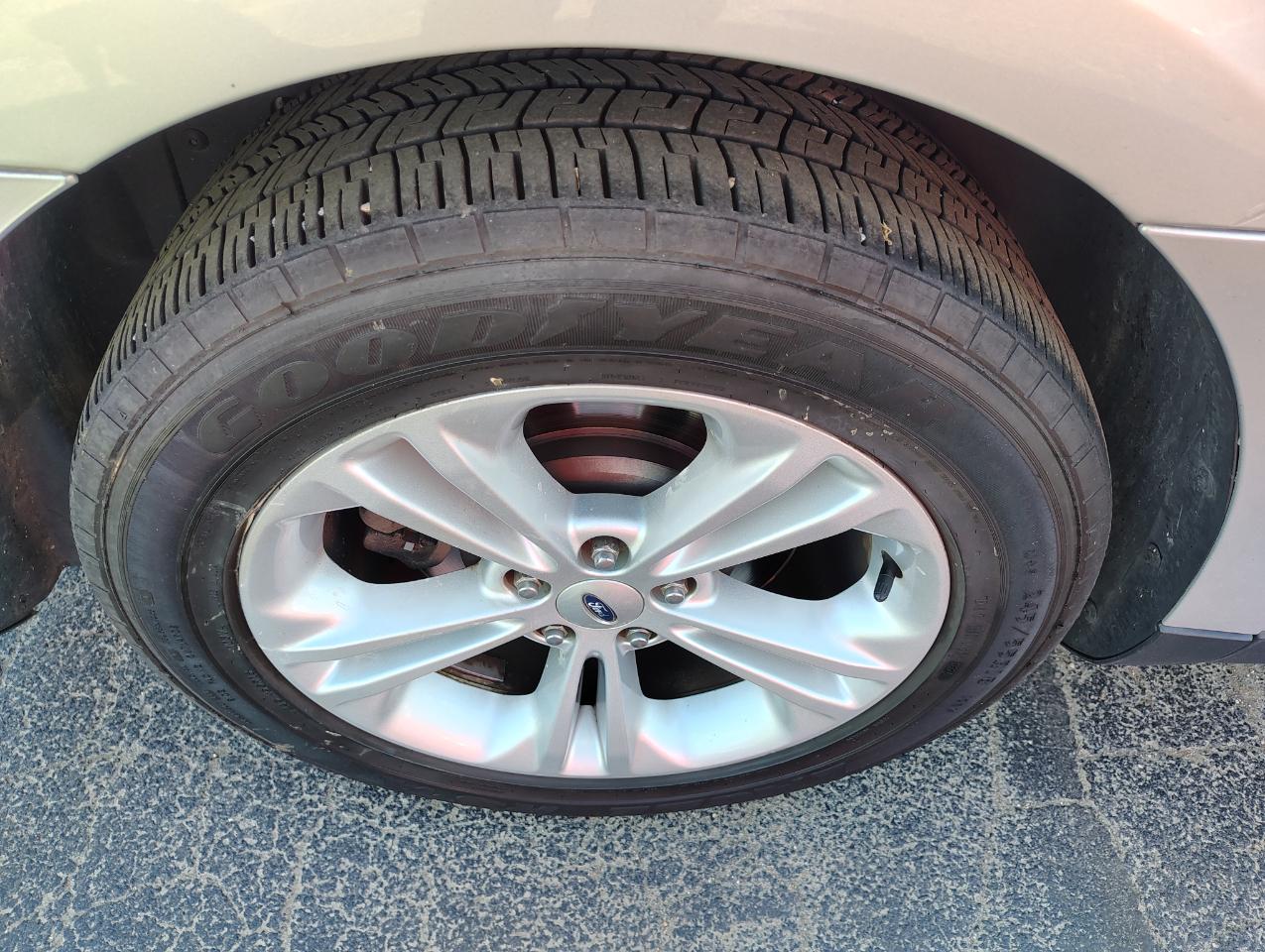 Ford Taurus SE FWD 2018