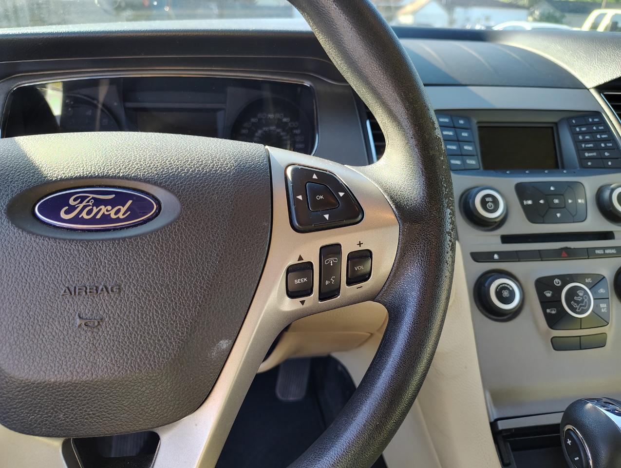 Ford Taurus SE FWD 2018