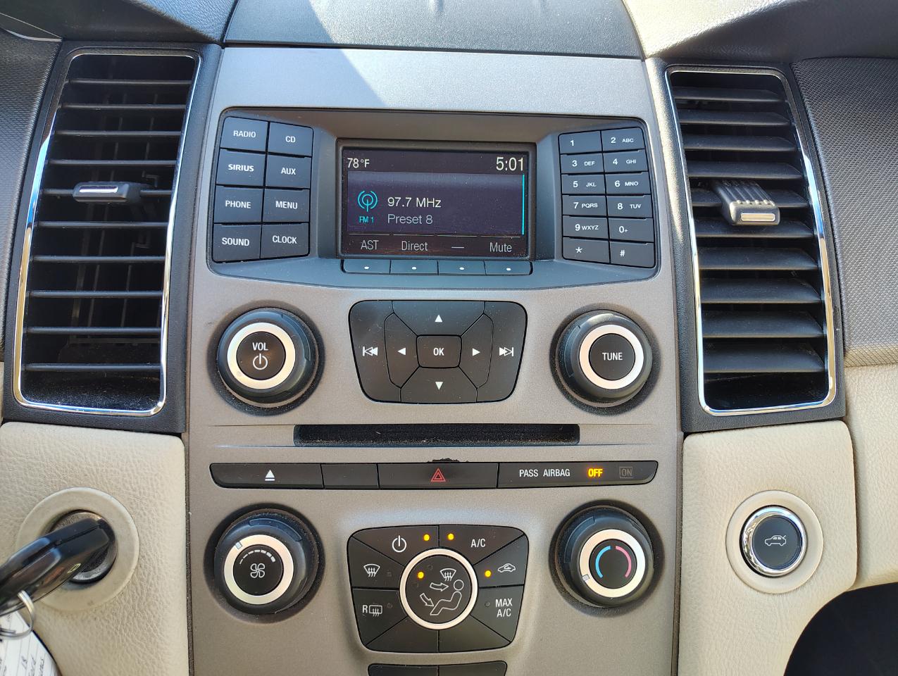Ford Taurus SE FWD 2018