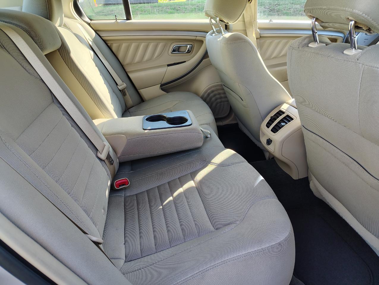 Ford Taurus SE FWD 2018