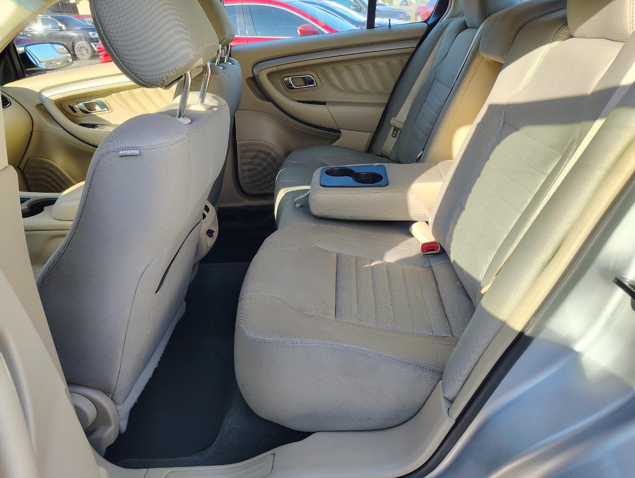 Ford Taurus SE FWD 2018