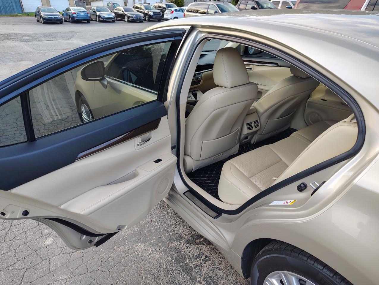 Lexus ES 350 Sedan 2014