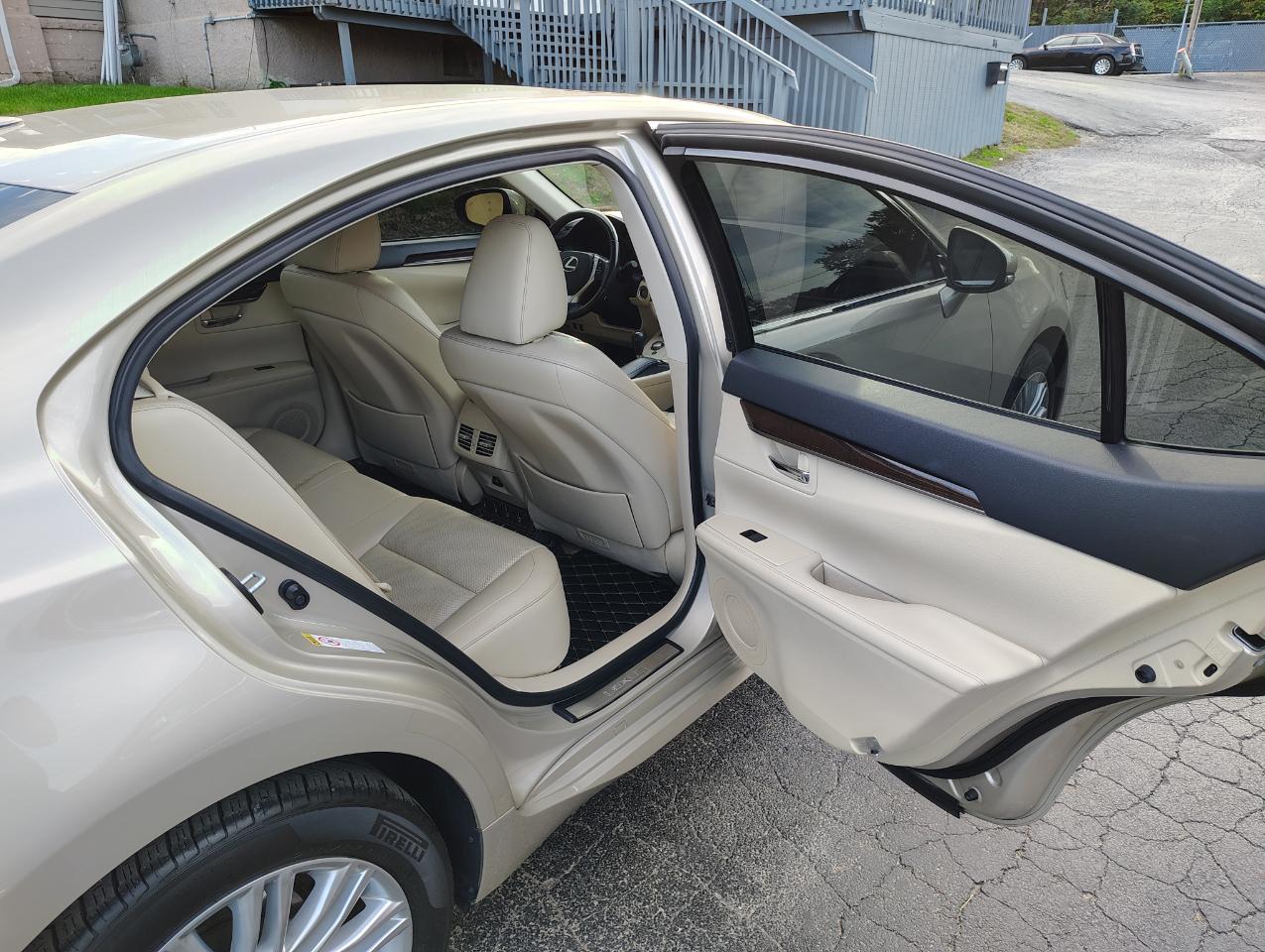 Lexus ES 350 Sedan 2014