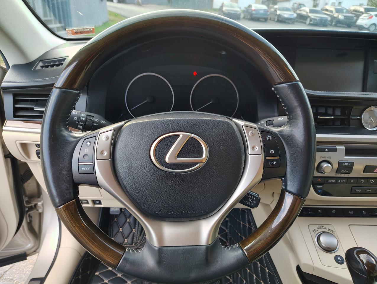 Lexus ES 350 Sedan 2014