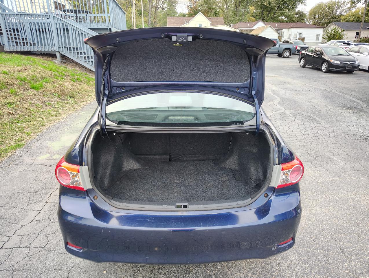 Toyota Corolla L 4-Speed AT 2012