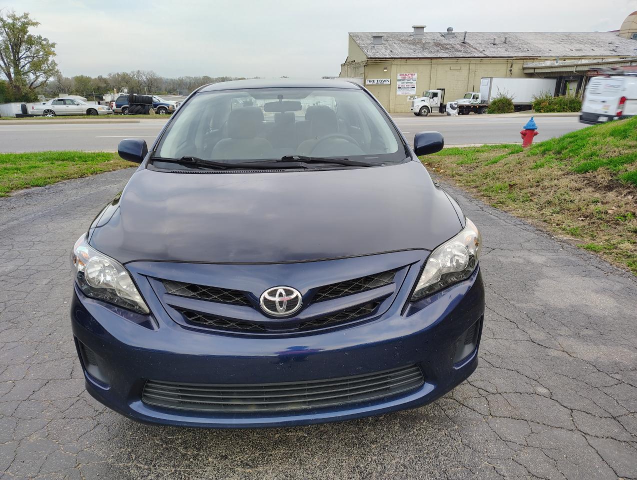 Toyota Corolla L 4-Speed AT 2012