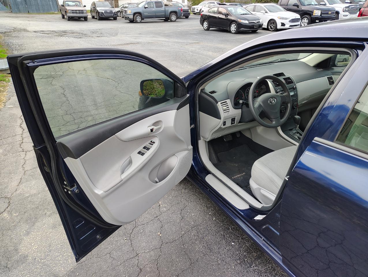 Toyota Corolla L 4-Speed AT 2012